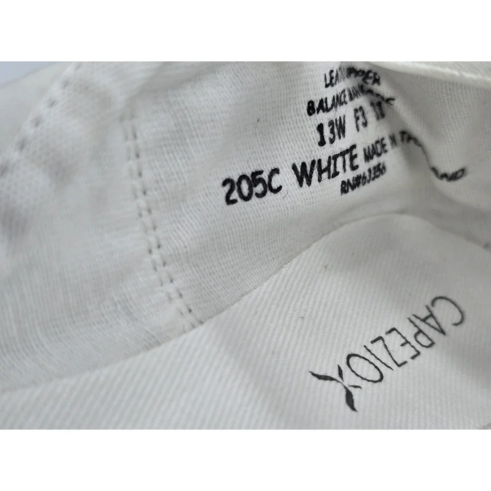 NIB Capezio Kids Daisy Ballet Flats -‎ Color White - Size Kids 13W